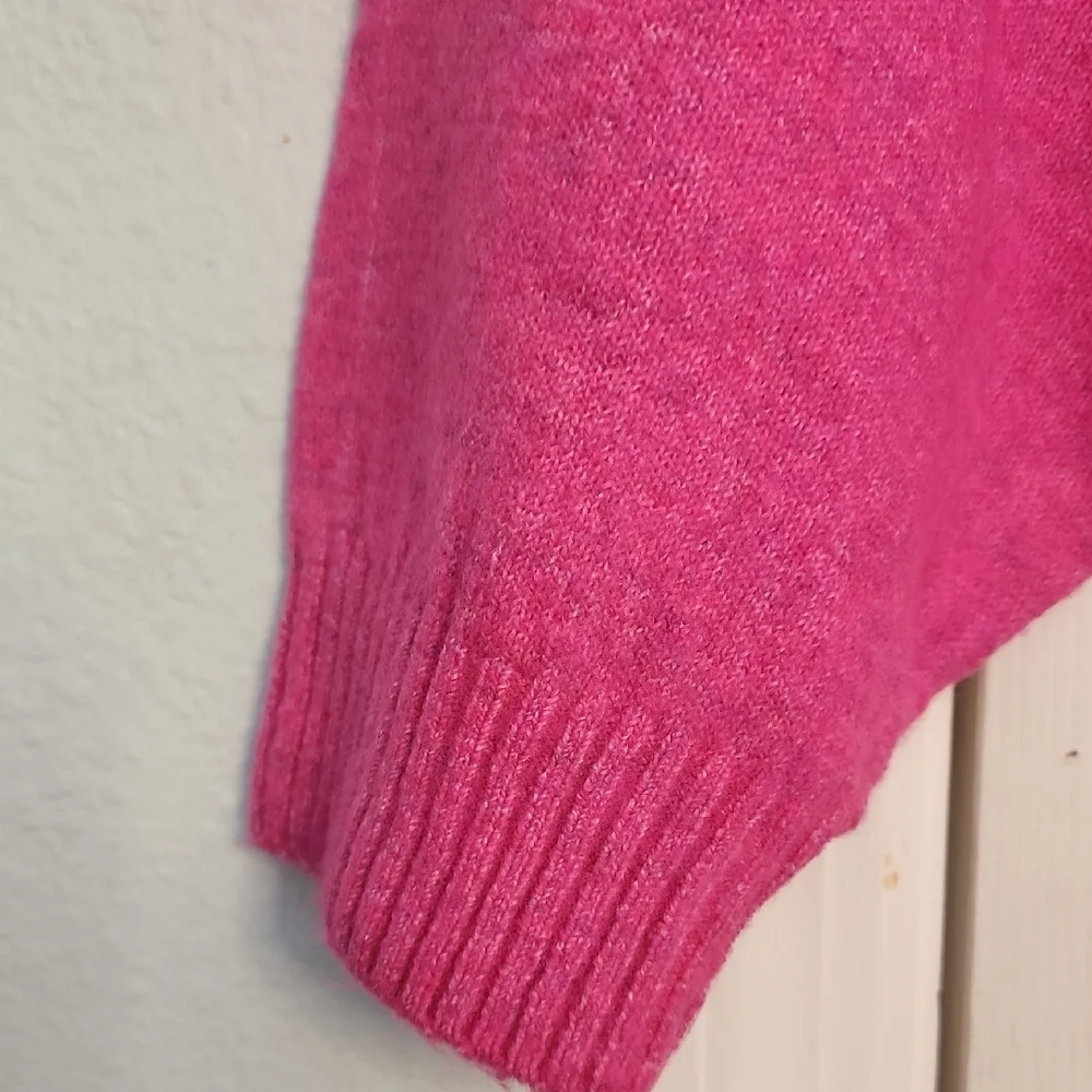 Vince Camuto V-Neck Sweater in Vibrant Pink - Picture 4 of 13